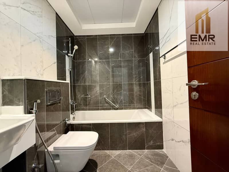 Kitchen appliances-vacant-burj and canal view-well maintained - Image 17