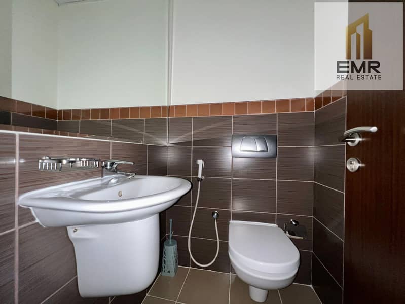 Huge size-well planned layout-good view-peime location - Image 9