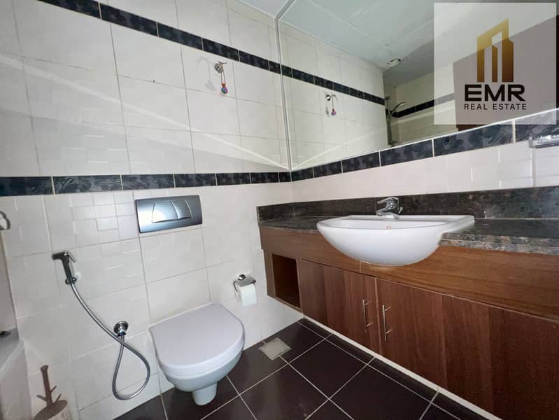 Huge size-well planned layout-good view-peime location - Image 14