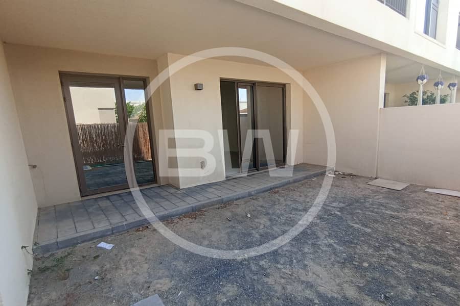 DIRECT AMENITIES ACCESS | VACANT | SINGLE ROW - Image 6