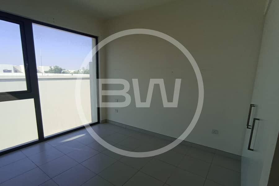 DIRECT AMENITIES ACCESS | VACANT | SINGLE ROW - Image 8