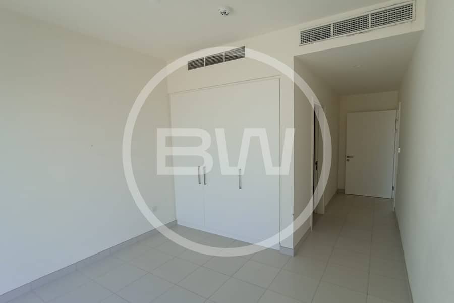 DIRECT AMENITIES ACCESS | VACANT | SINGLE ROW - Image 9