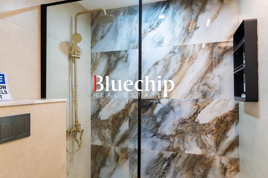 Luxury Furnished | Prime location |Spacious Layout - Image 27