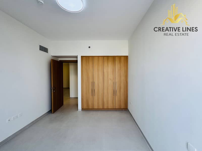 Spacious Apartment With Maid Room Laundry ROOM - Image 7