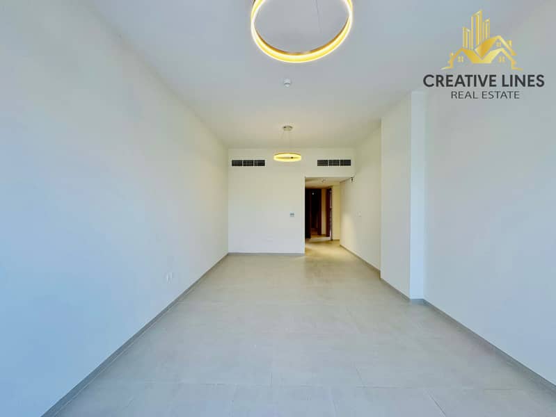 Spacious Apartment With Maid Room Laundry ROOM - Image 10