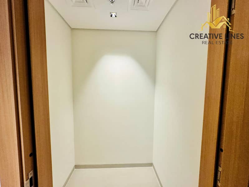 Spacious Apartment With Maid Room Laundry ROOM - Image 11