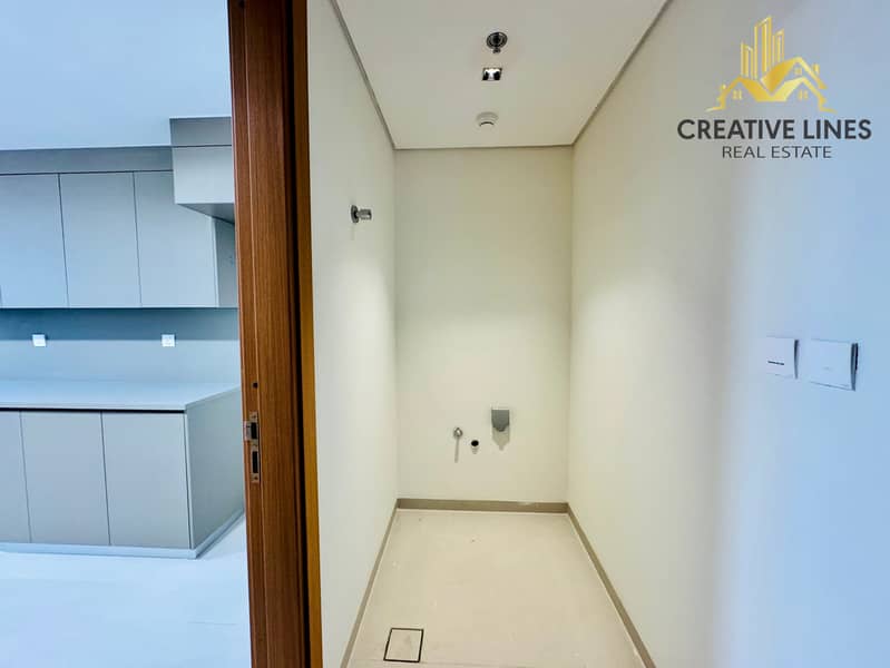 Spacious Apartment With Maid Room Laundry ROOM - Image 13