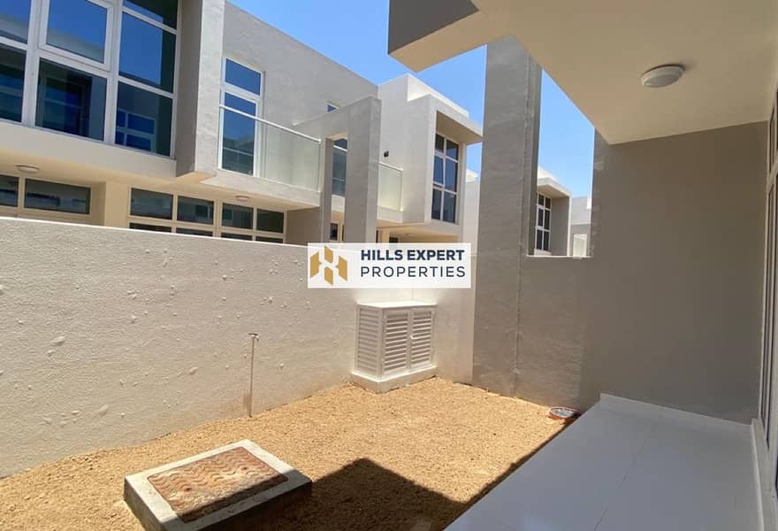 UNFURNISHED 3 BEDROOM TOWNHOUSE FOR RENT - Image 12