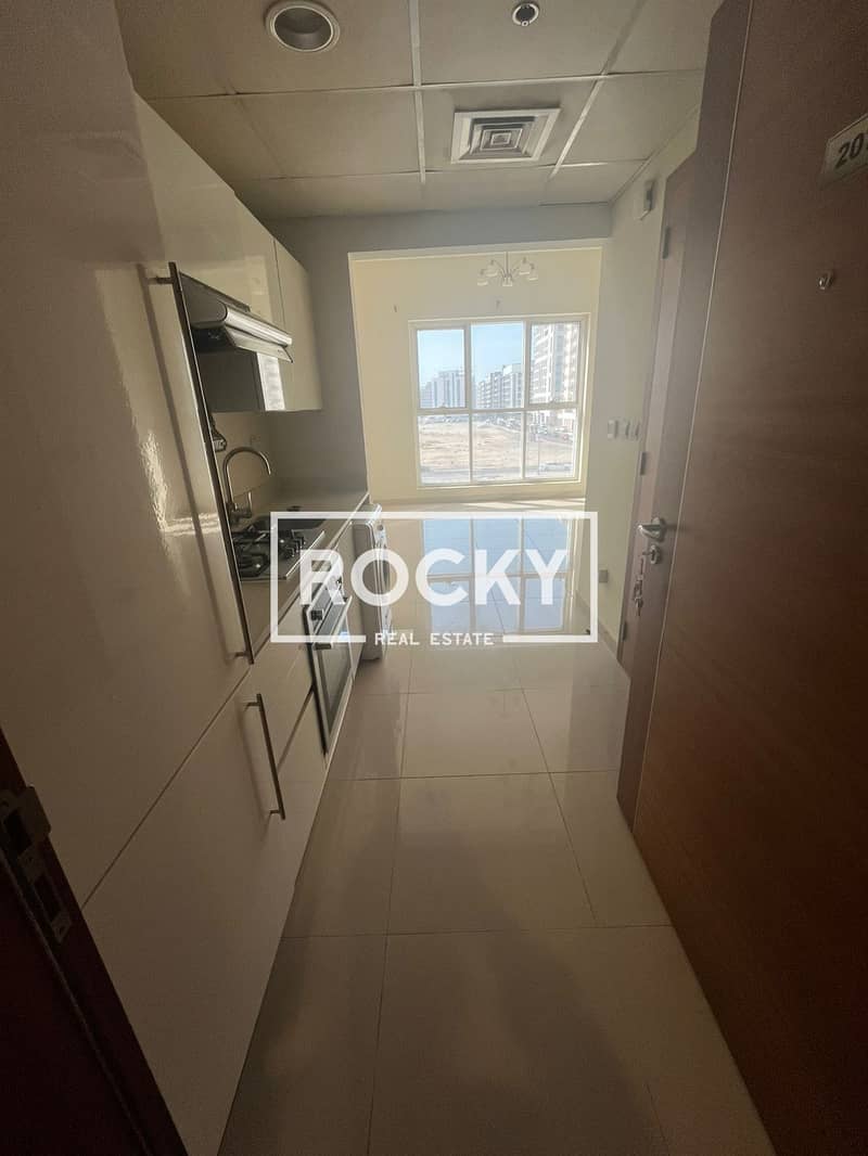 Studio with Kitchen Appliances | Pool & Gym