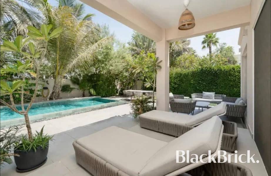 REFURBISHED | MODERN | HEART OF THE LAKES