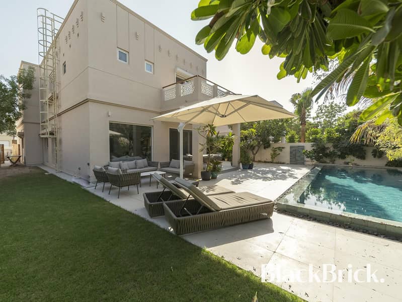 REFURBISHED | MODERN | HEART OF THE LAKES