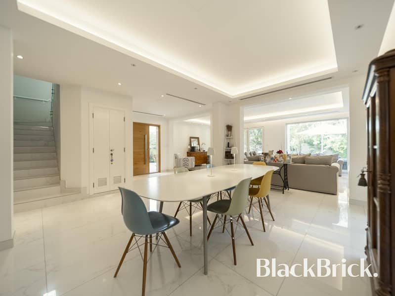 REFURBISHED | MODERN | HEART OF THE LAKES