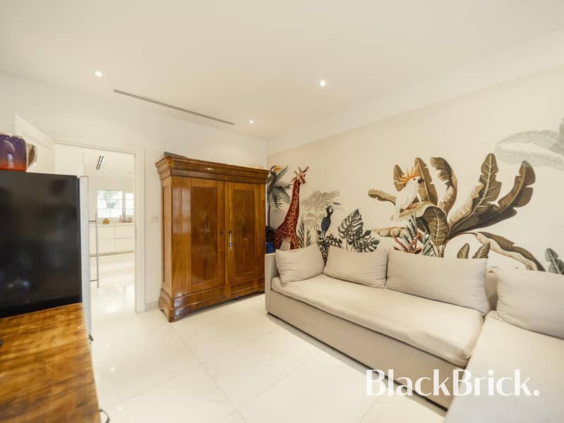 REFURBISHED | MODERN | HEART OF THE LAKES