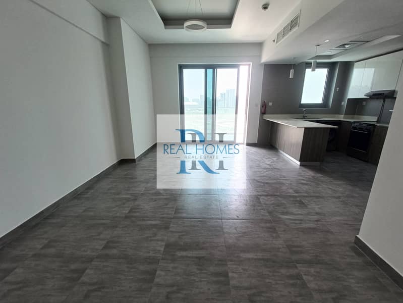 Spacious Layout | High Floor Community View Vacant