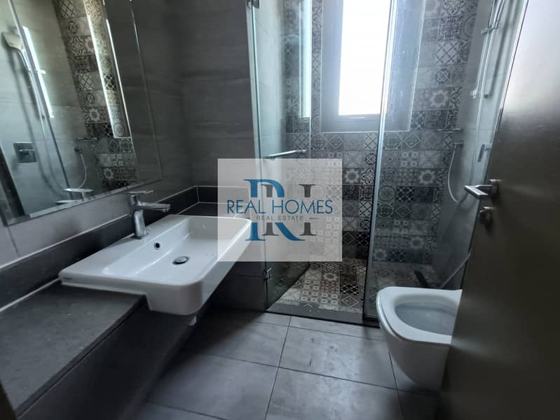 Spacious Layout | High Floor Community View Vacant - Image 8