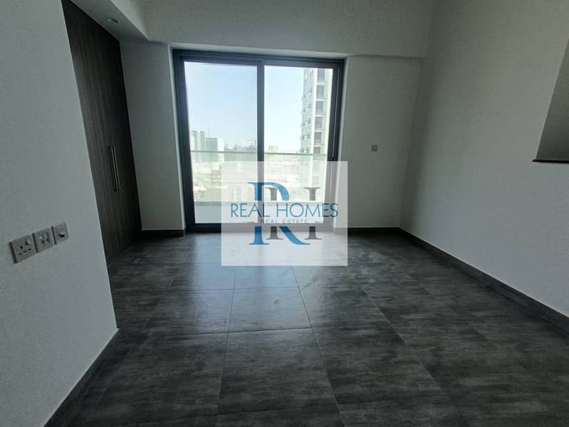 Spacious Layout | High Floor Community View Vacant - Image 11