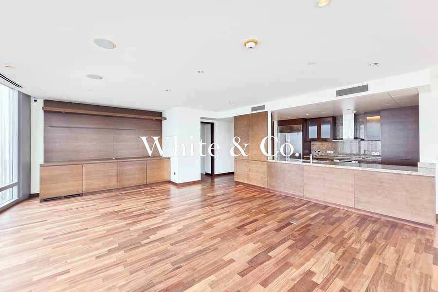 PANORAMIC LIVING ROOM |NO PILLARS |VACANT