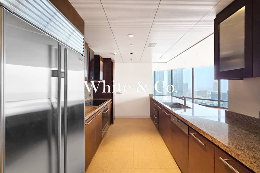 PANORAMIC LIVING ROOM |NO PILLARS |VACANT