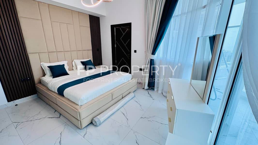 Fully Furnished Prime Location Park view Vacant