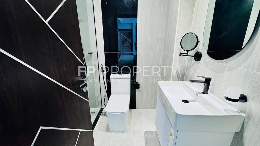 Fully Furnished Prime Location Park view Vacant - Image 7