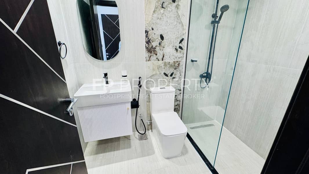 Fully Furnished Prime Location Park view Vacant - Image 9