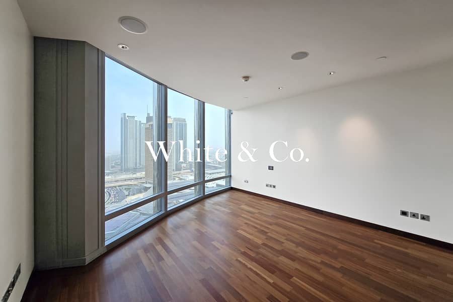 PANORAMIC LIVING ROOM |NO PILLARS |VACANT - Image 9