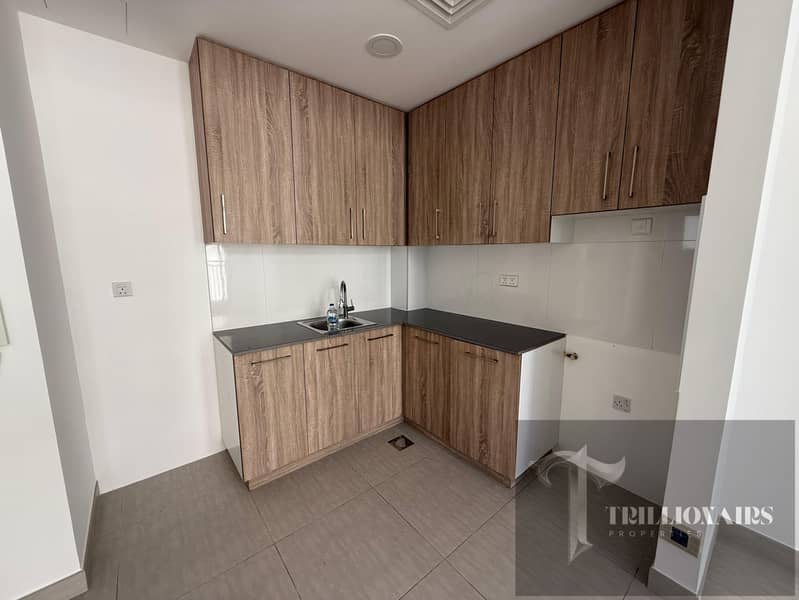 EXCLUSIVE | POOL VIEW | VACANT | FLEXIBLE CHEQUES - Image 8