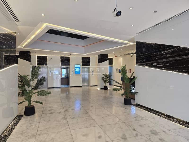 EXECUTIVE | PRIVATE ACCESS TO SWIMMING POOL VIEW