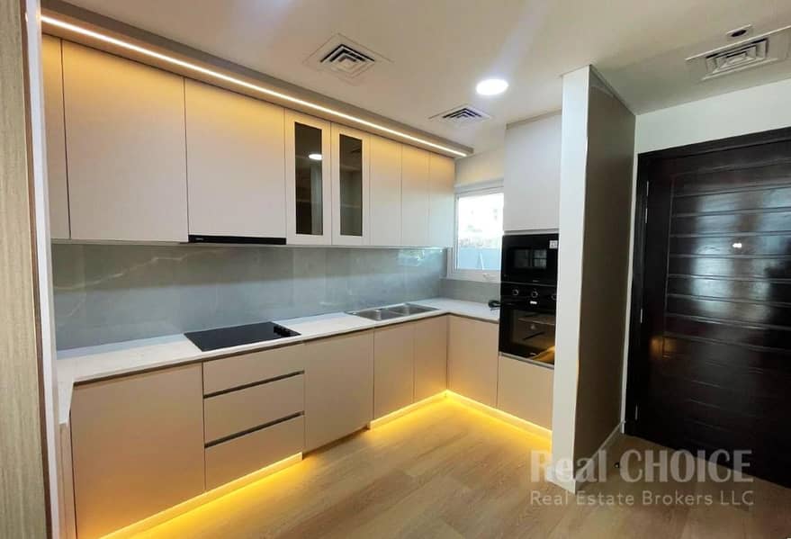 Upgraded Unit I Built in Kitchen I High finishing