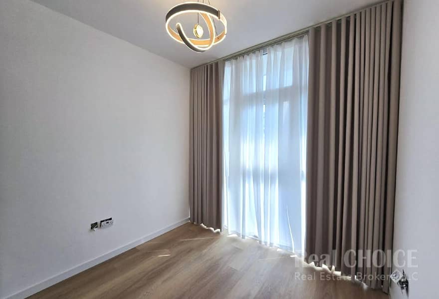 Upgraded Unit I Built in Kitchen I High finishing