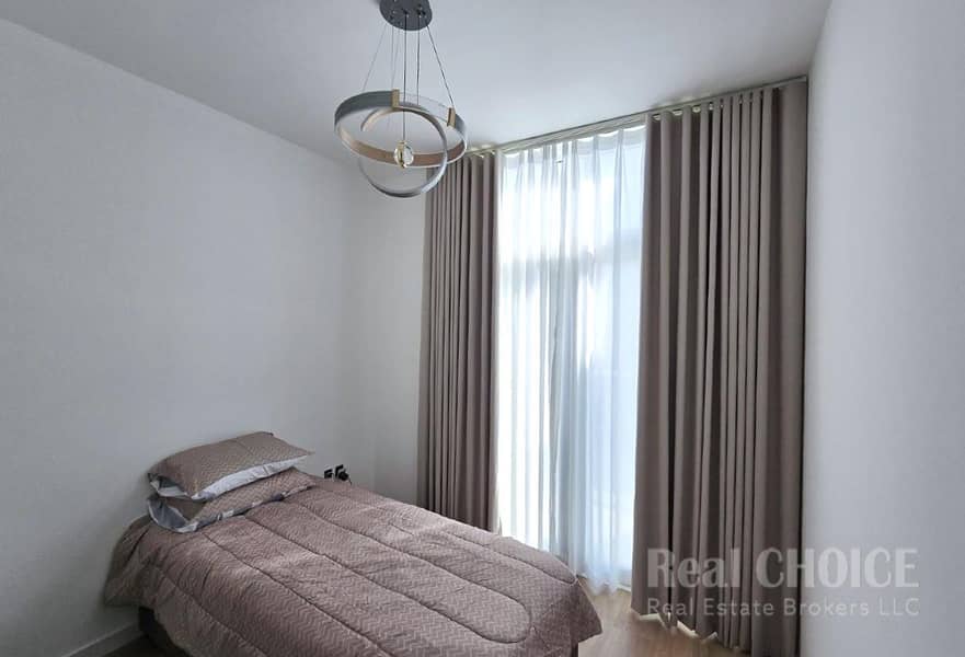 Upgraded Unit I Built in Kitchen I High finishing - Image 6