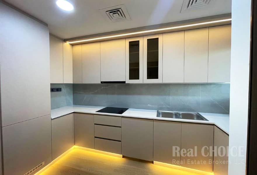 Upgraded Unit I Built in Kitchen I High finishing - Image 10