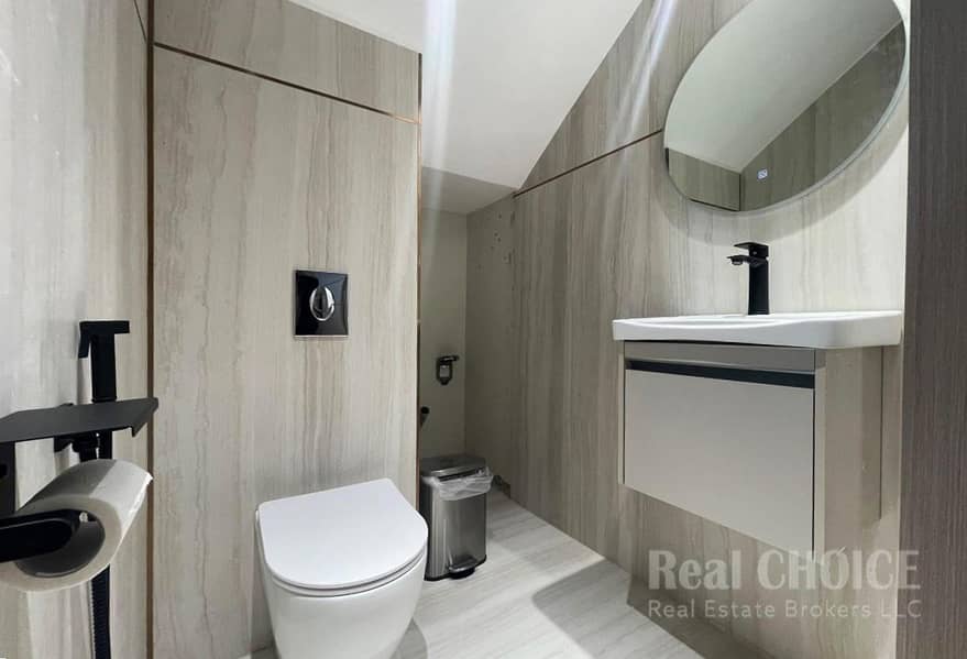 Upgraded Unit I Built in Kitchen I High finishing - Image 11