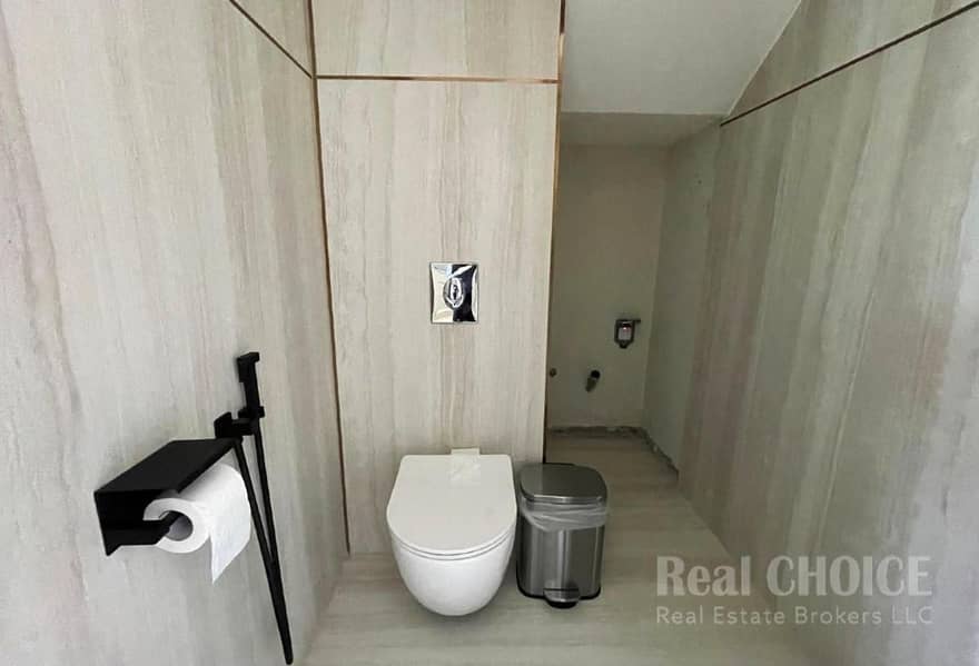 Upgraded Unit I Built in Kitchen I High finishing - Image 12