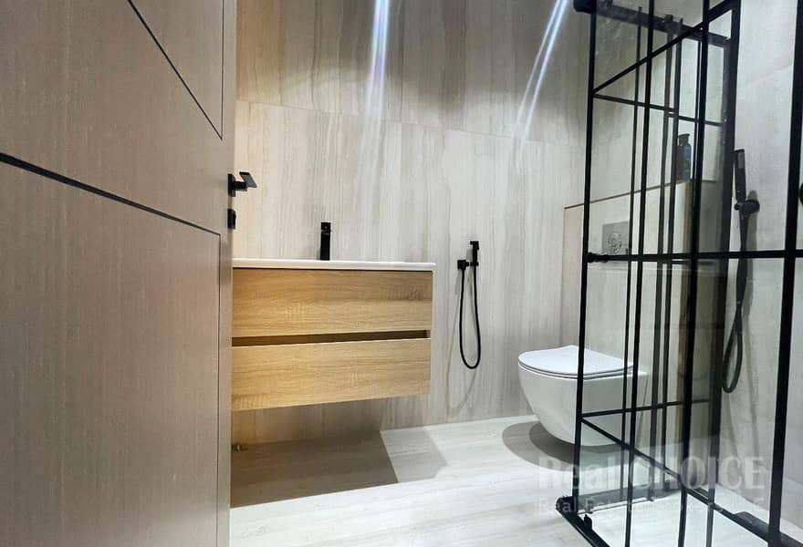 Upgraded Unit I Built in Kitchen I High finishing - Image 14