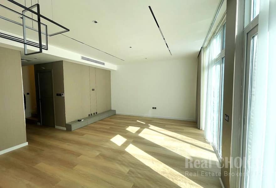 Upgraded Unit I Built in Kitchen I High finishing - Image 17