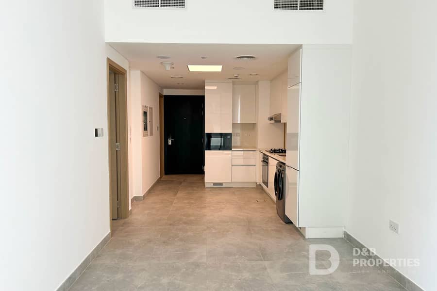 UNFURNISHED | MULTIPLE CHEQUES OPTIONS | MID FLOOR