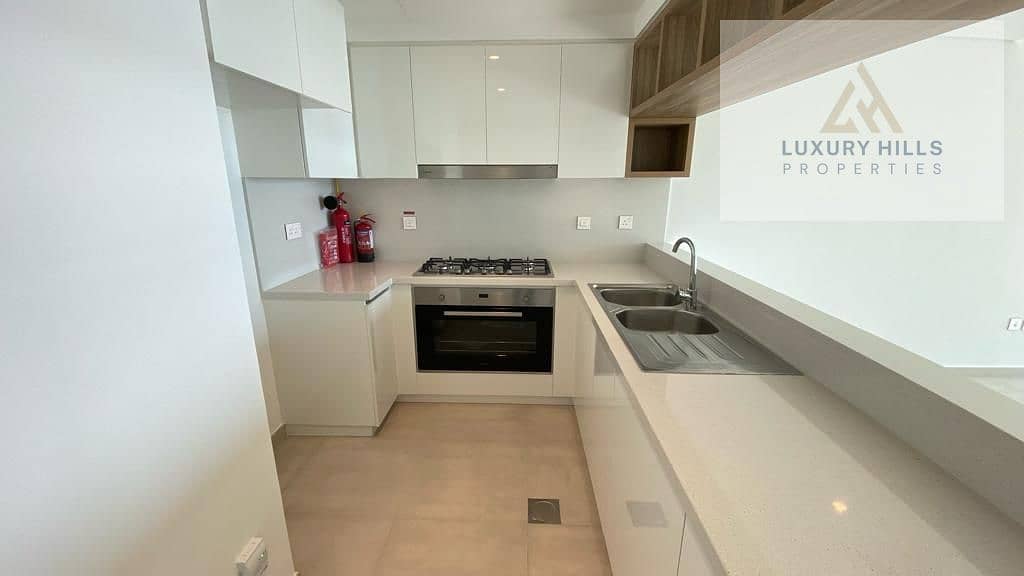 Spacious 3 BHK + Maid | Burj Khalifa View | Vacant - Image 6