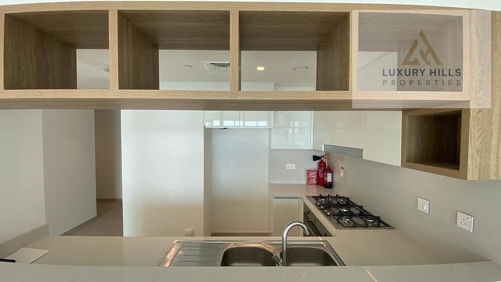 Spacious 3 BHK + Maid | Burj Khalifa View | Vacant - Image 7