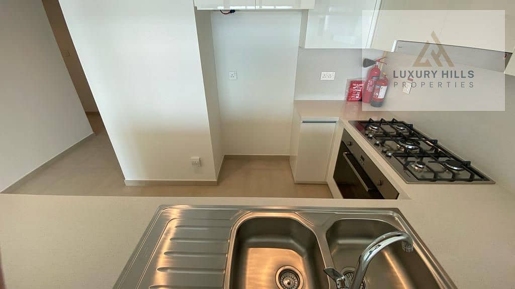 Spacious 3 BHK + Maid | Burj Khalifa View | Vacant - Image 8