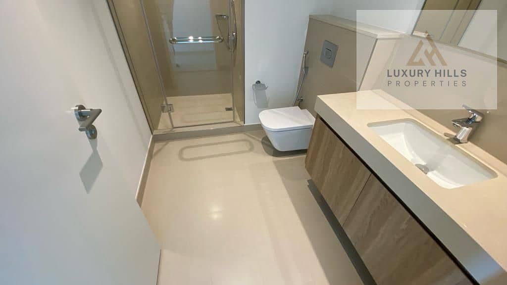 Spacious 3 BHK + Maid | Burj Khalifa View | Vacant - Image 18