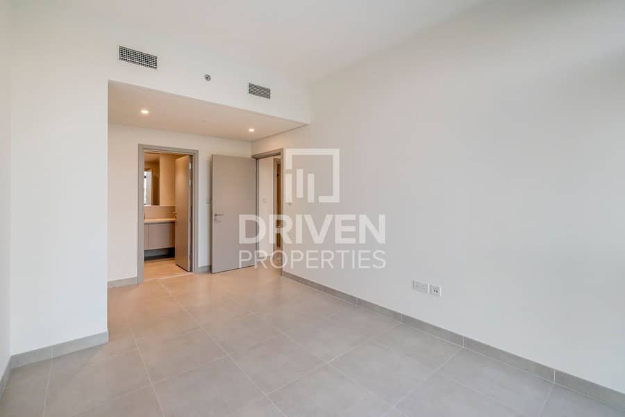 Elegant Apt | Lake and Pool Views | Vibrant Area