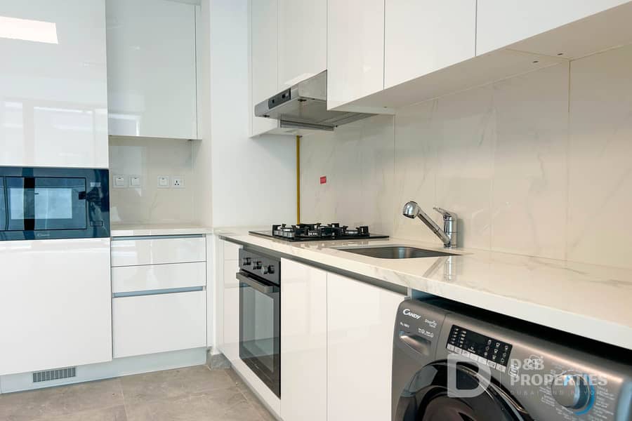 UNFURNISHED | MULTIPLE CHEQUES OPTIONS | MID FLOOR