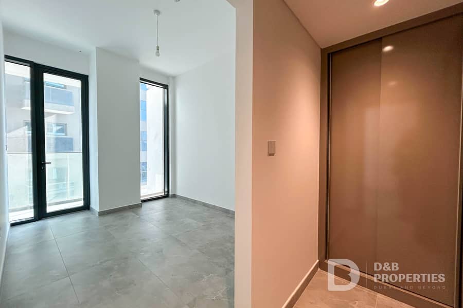 UNFURNISHED | MULTIPLE CHEQUES OPTIONS | MID FLOOR - Image 10