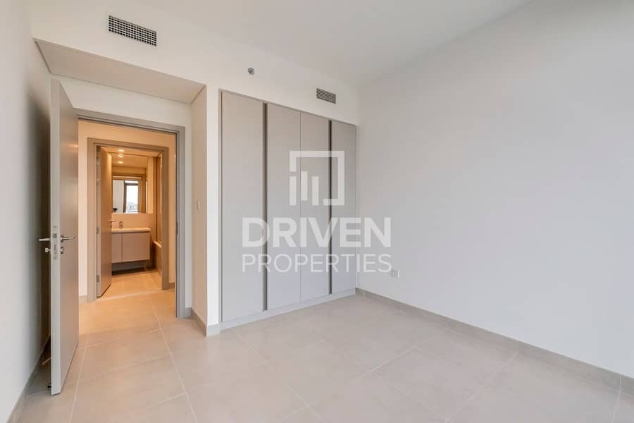 Elegant Apt | Lake and Pool Views | Vibrant Area