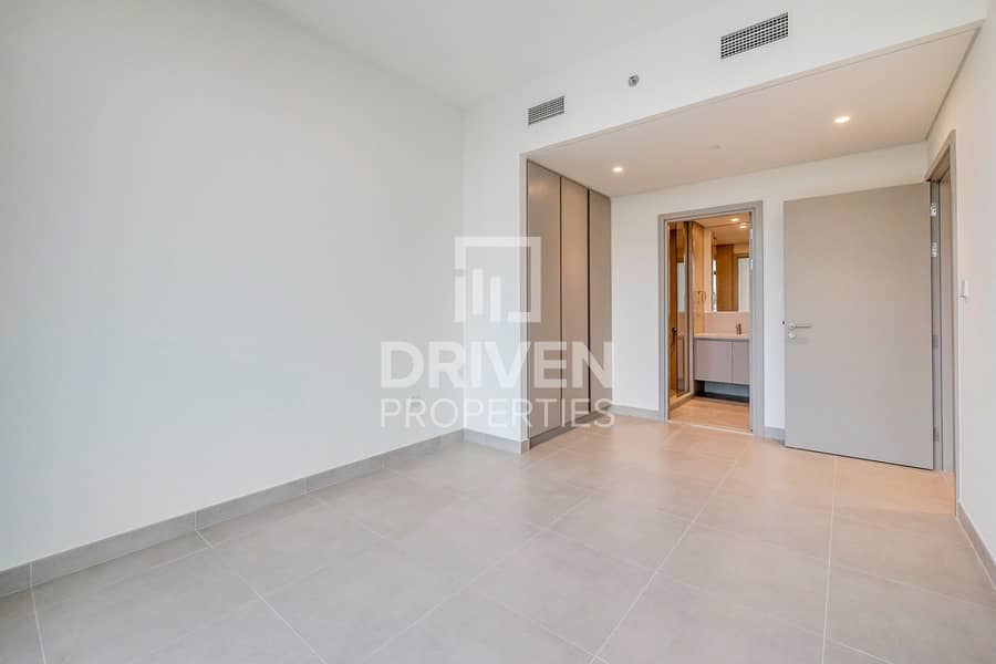 Elegant Apt | Lake and Pool Views | Vibrant Area