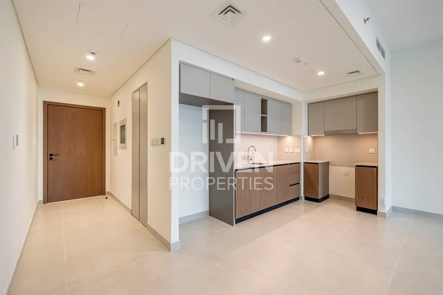Elegant Apt | Lake and Pool Views | Vibrant Area - Image 7