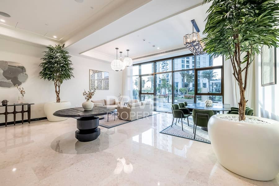 Elegant Apt | Lake and Pool Views | Vibrant Area - Image 12