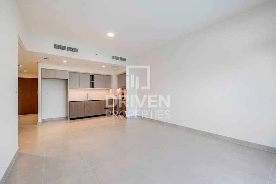 Elegant Apt | Lake and Pool Views | Vibrant Area - Image 17