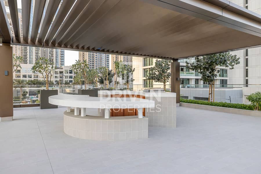 Elegant Apt | Lake and Pool Views | Vibrant Area - Image 19